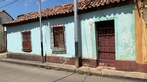 Imagen 1 de 7 de Casa Estilo Colonial En Centro De Coro. 0414-5725250 Cod 22-3089