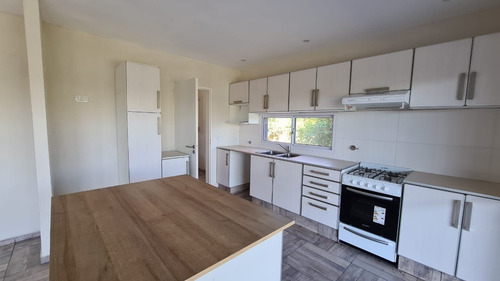 Imagen 7 de 24 de Venta De Casa Estilo Moderno En San Eduardo