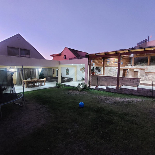 Casa En Venta De 3 Dorm. En La Florida