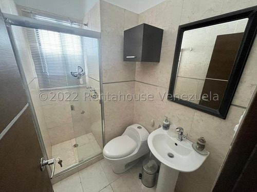 Imagen 20 de 27 de Casa En Venta En Valles De Camoruco Valencia 22-15578 Gerardo Guillén Rentahouse