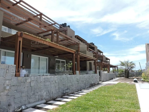 Palcos De Manantiales Frente A Bikini Beach