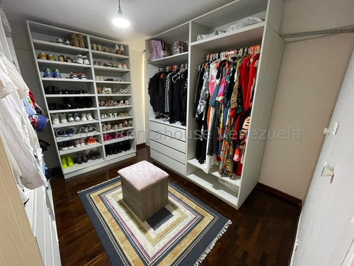 Las Esmeraldas !! En Venta Totalmente Amoblado, Equipado Y Actualizado Hace 3 Meses, 201 M2, 3 Hab., 4 Baños, 2 Pe. Impecable Conjunto Residencial, Piscina, Parrillera, Cancha Tenis, Gimnasio.