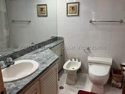 Porque Invertir En Este Apto. 1-está En Una De Las Urbanizaciones Más Céntrica Y De Mayor Demanda Y Segura De Caracas. 2- Edificio De Apenas 4 Pisos+ph 3- Comodo Y Ventilado Está En La Castellana