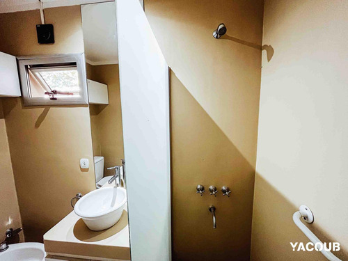 Casa En Venta - 2 Dormitorios 1 Baño - Cochera - 105mts2 - City Bell