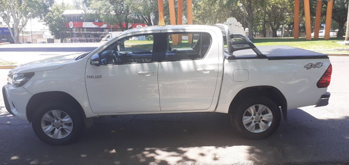 Imagen 2 de 11 de Toyota Hilux 4x4 D/c Sr 2.8 Tdi 6 M/t