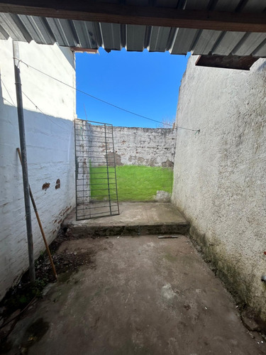 Vendo Buena Ubicacion Casa+2 Apartamentos+galpon Con Baño, 600m2 De Terreno/ Construidos Mas De 250 M2