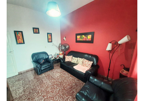 Vendo Casa Con Departamento, Barrio San Vicente.