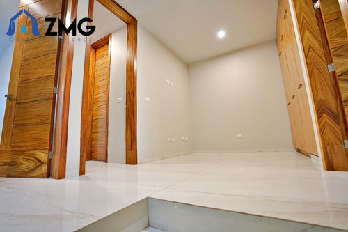 Imagen 19 de 28 de Casa De Lujo En Punto Sur Este #56, Con Roof Garden, Recorri