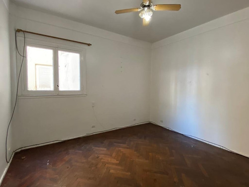 Imagen 5 de 11 de Departamento 2 Ambientes Y Medio 1º Piso Por Escalera