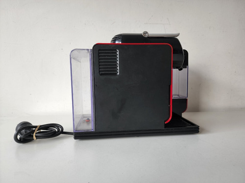 Imagen 3 de 8 de Cafetera Nespresso F411 Lattissima Touch Roja 1400w
