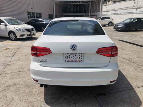Imagen 4 de 15 de Volkswagen Jetta 2015 4p L4/2.0 Aut