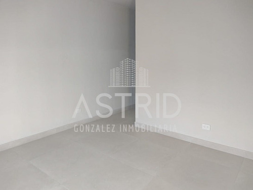 Imagen 4 de 7 de Local En Duplex En Complejo Comercial En San Fernando