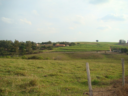Chácara 50.000m2 Asfalto,casa Simples,agua,energia,telefone,300m2 Da Área Urbana,1 Km Centro De Mombuca,10 Kms Rod Açucar E 30 Kms Da Bandeirantes - Ch00063 - 69334811