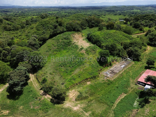 Julian Galindez Vende Excelente Hacienda Con Fondo De Comercio De Agropecuaria En Gamelotal Cabudare #25-12923