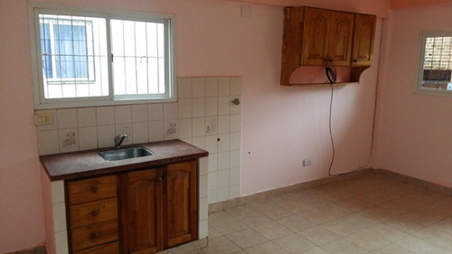 Depto De Un Dormitorio En Alquiler, B° Miguel Lanus