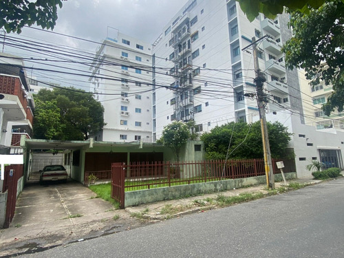 Solar En Evaris Morales De 540 Metros Con Frente De 18 Metros Para Torre O Casa Para Reformar