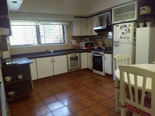 Imagen 3 de 14 de Casa Con Gran Parque, 3 Dormitorios, 2 Baños, Cocina, Garaje