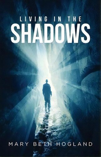 Living In The Shadows, De Mary Beth Hogland. Editorial Urlink Print & Media, Llc, Tapa Blanda En Inglés