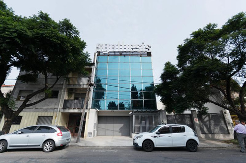 Edificio De Oficinas. Ubicación Estratégica Frente A Panamericana. Florida Oeste