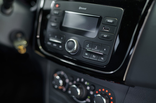 Imagen 8 de 9 de Renault Logan Ph2 1.6 16v Life 0km