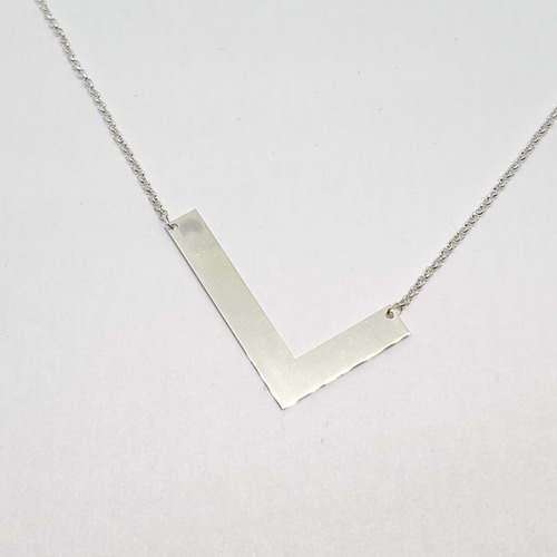 Imagen 2 de 5 de Cadena Plata Rolo Con Letra Inicial L Grande 26 X 40mm