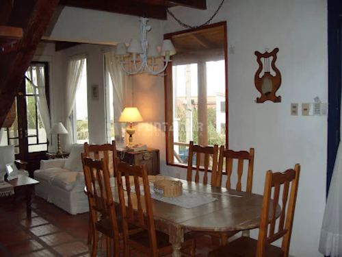 Divina Casa De 4 Dormitorios A Metros De Playa El Chorro