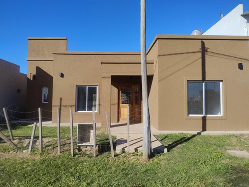 Ph En Venta - 2 Dormitorios 1 Baño - Carmen De Areco