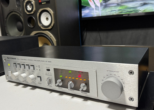 Pré Amplificador Cygnus Modelo Cp-1800 / Prata