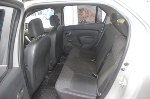 Imagen 24 de 25 de Renault Logan Life Mt 1.6cc Drz690