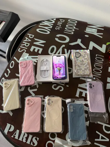 iPhone 16plus (128 Gb) - Ultramarino (como Nuevo) + 7 Cases (Usado)