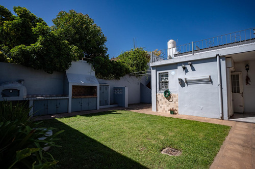 Casa A La Venta En Hipolito Yrigoyen 1182 Lujan Centro