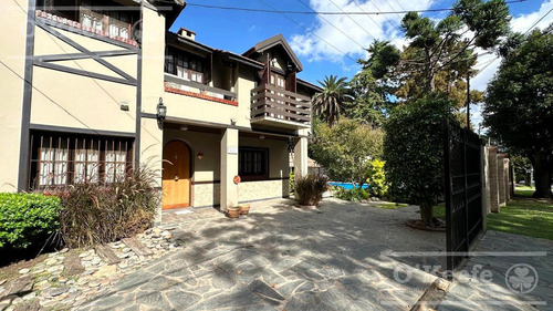 Casa En Venta En Ranelagh Berazategui De 5 Ambientes