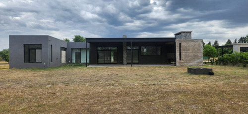 Casa Al Golf Con 3 Dormitorios En Everlinks, Lujan
