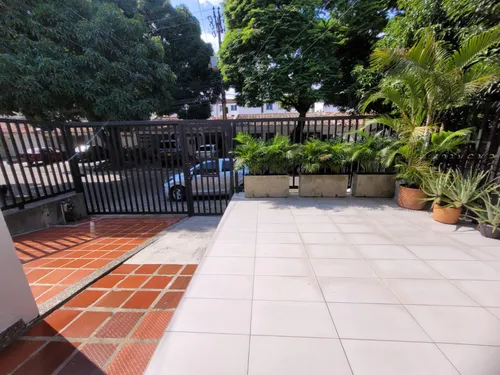 Casa En Venta En Prados Del Norte. Cod V8014454