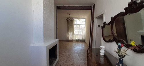 Venta, 2 Apartamentos En Un Padrón (con Renta)