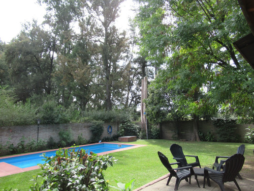Casa Con Quincho Y Piscina, 3 Dormitorios Zona Km 50 Pilar, Barrio Abierto La Esmeralda