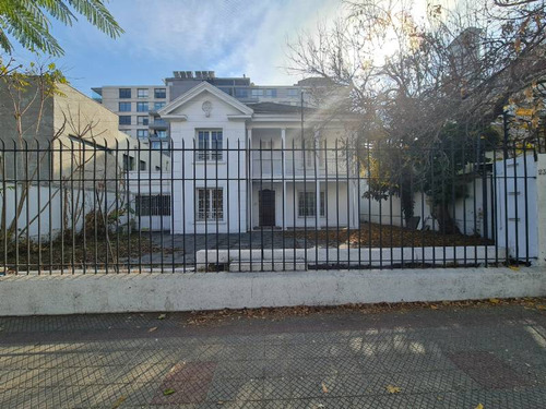 Casa De Uso Comercial En Eleodoro Yañez, Providencia