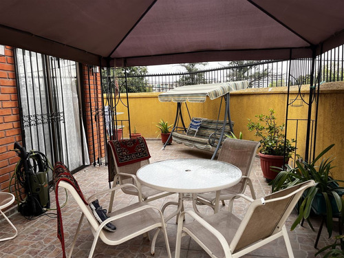 Impecable Casa De 5 Dormitorios Con Local Comercial