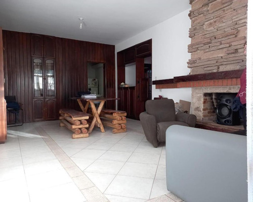 Casa En Venta Bº Maipu 1º Sección. 3 Dormitorios-3baños. Con Escritura. 330 M2