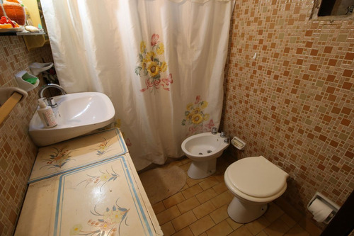 Venta Casa Sobre Tres Lotes Con Pileta