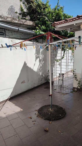 Casa En Venta - 4 Dormitorios 3 Baños - Cocheras - 350mts2 - Quilmes Oeste