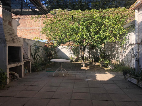Venta Casa Con Salon Centro Reconquista
