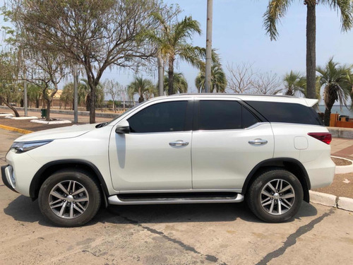 Imagen 4 de 5 de Toyota Sw4 2.8 Srx 177cv 4x4 7as At 2020