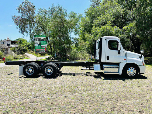 Camión Torton Freigthliner Cascadia