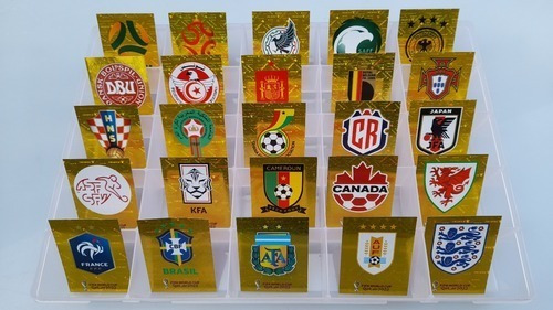 Figuritas Mundial Qatar 2022 Panini Escudos Brillante Dorado