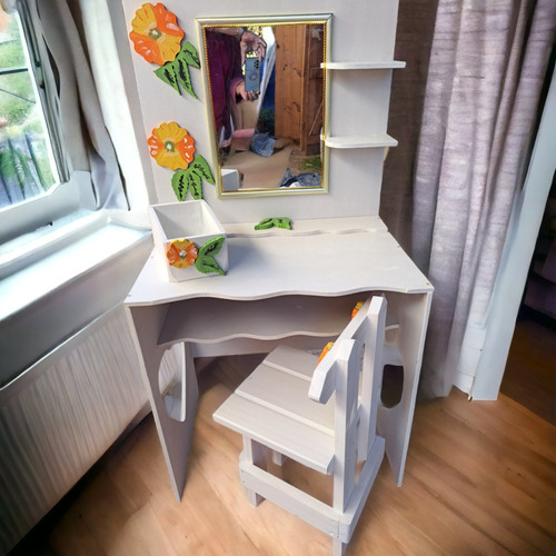 Imagen 2 de 4 de Tocador Infantil ,peinado Maquillage Con Silla