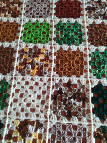 Colcha Artesanal Tejida A Mano Con Dos Cojines