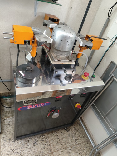 Máquina Para Acabamento Para Bonés.