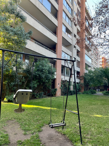 Departamento Las Condes, Excelente Ubicación Y Tranquilidad