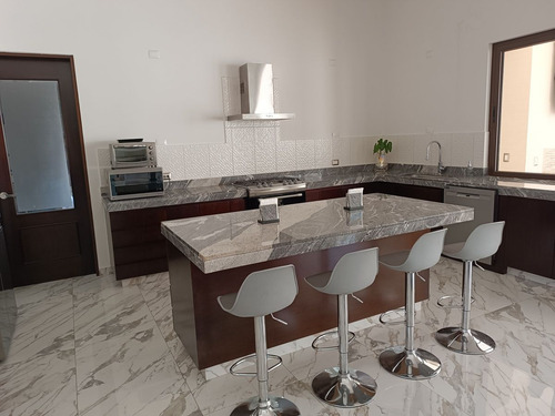 Casa De Una Planta Ubicada En Temozón Norte, Mérida.